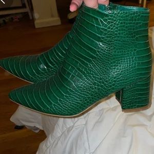 Size 10 alligator booties